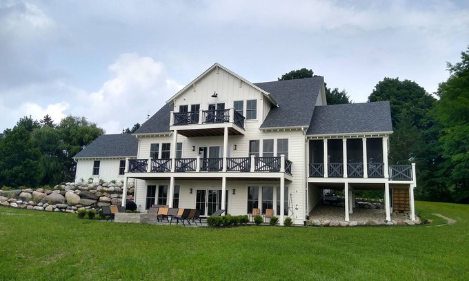 Riverside House | BEACH BREEZE-STUNNING LAKEFRONT HOME-170' Sand Beach-Porch-Deck-Firepit-Ensuite