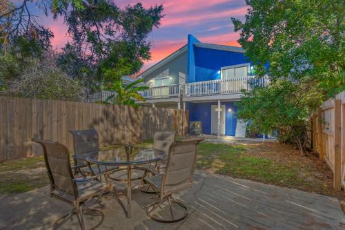 Silver Sands House | Beach Bum Club with Beach Gear included, 6 min walk to beach, BBQ, pet friendly
