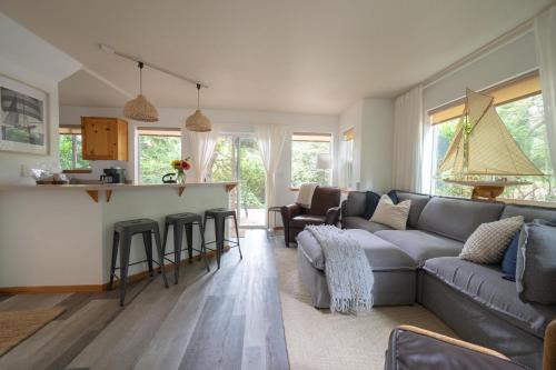 Tolovana Park House | Beach Bungalow 4