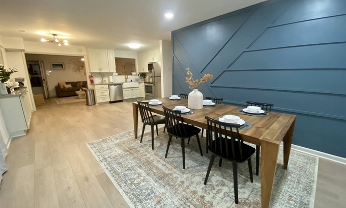 Bayview House | Beach Bungalow King Bed 1 Floor Living