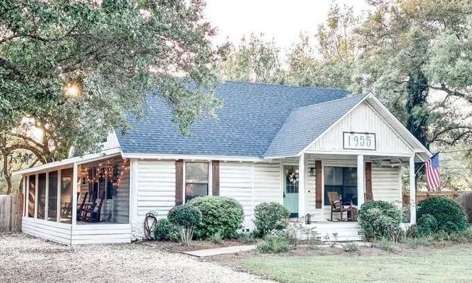 Navarre Cabin | Beach Cabin located 3 miles from Navarre Beach