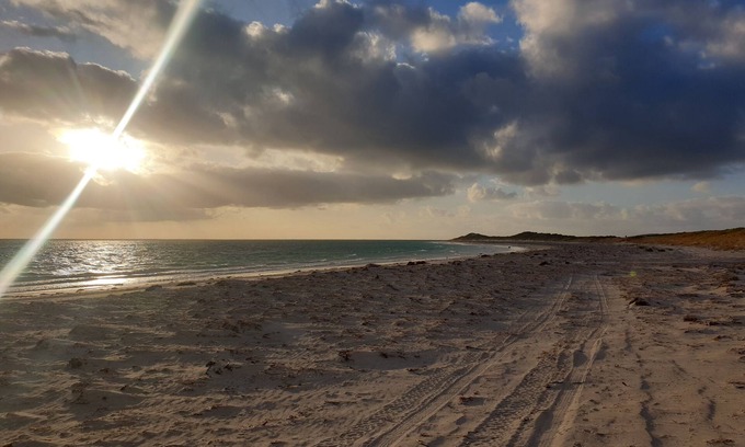 Cervantes House | Beach Camp - Plenty of lawn with a 5min walk to the beach !