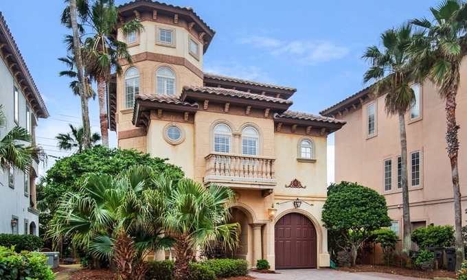 St. Tropez House | 🏖️Beach Chair Service-750ft to Beach-Gulf Views-Community Pool-4BR Villa Tuscana