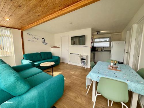 Westleigh Ski Chalet | Beach Cottage 43, A stone's throw from the sea