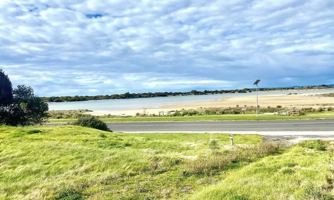 Bridport House | Beach Daze - more than a beach house! Your pet-friendly home away from home!