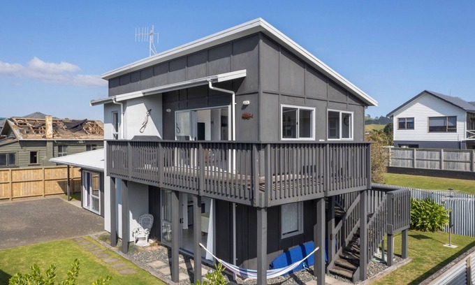 Waihi Beach House | Beach Daze - Waihi Beach Holiday House