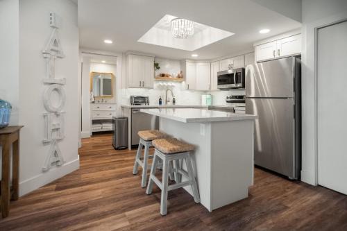 Kihei Apartment | Beach Escape Walk to Beach, Shops and Dining with Pool and Hot Tub