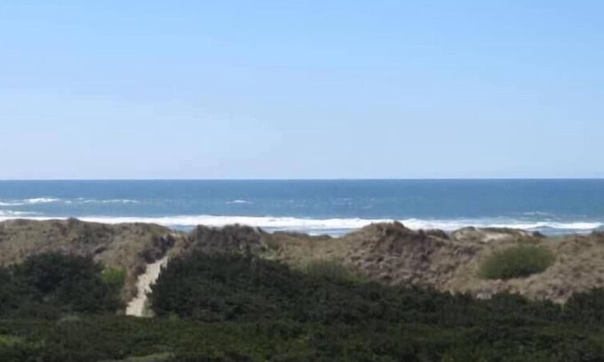Florence House | Beach front, 1 bedroom, dog friendly - Deja View