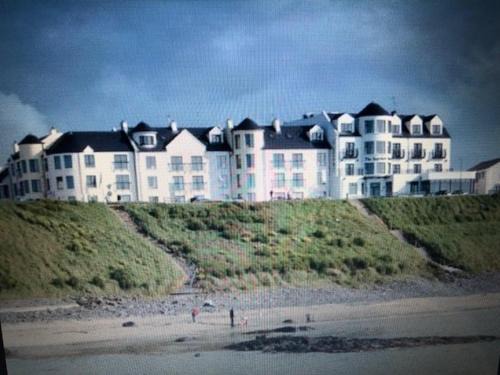 Bushmills Apartment | Beach Front Apt Portballintrae , Bushmills close to Royal Portrush Golf Club