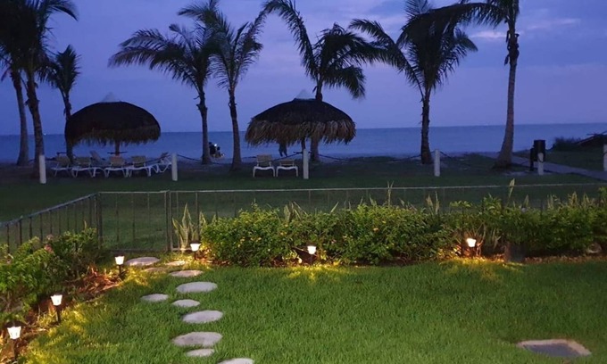 Punta Chame Condo | Beach Front & Garden Contemporary Apartment