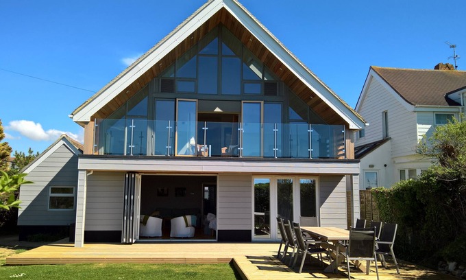 Middleton-on-Sea House | Beach Front Holiday Home on private road with views out to sea. 100+ 5* Reviews