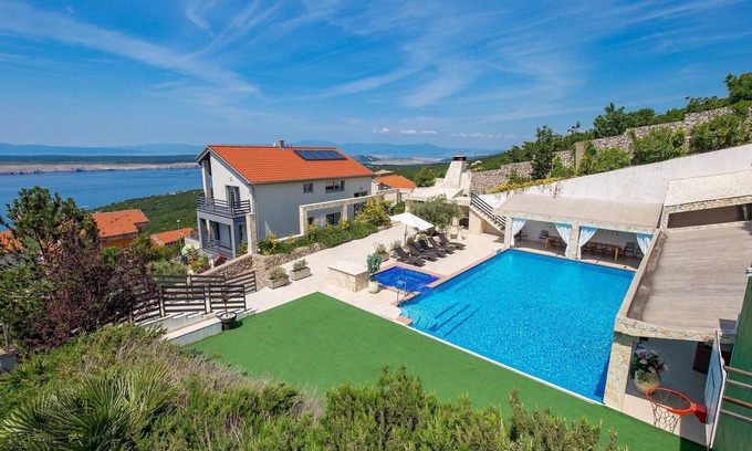 Klanfari House | Beach front home in Crikvenica