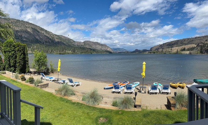 Okanagan-Similkameen House | Beach Front, Lake, Fishing, Canoe, Paddle boards #3