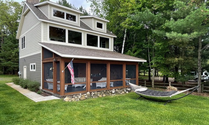 Baldwin Cottage | Beach front loft (no kitchen)