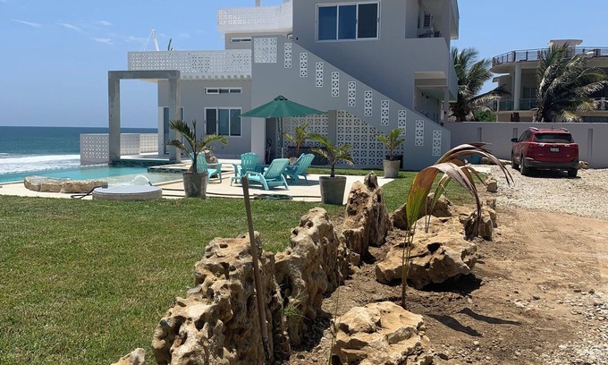 Houston Heights House | Beach front on Agua Blanca beach.