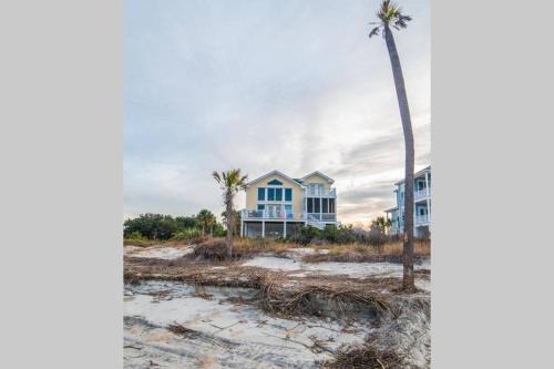 Beachwalk House | BEACH FRONT! Steps from the Beach - Fantastic Views