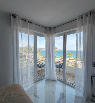 Fabron Apartment | Beach front, Superbe appartement pour 4 personnes