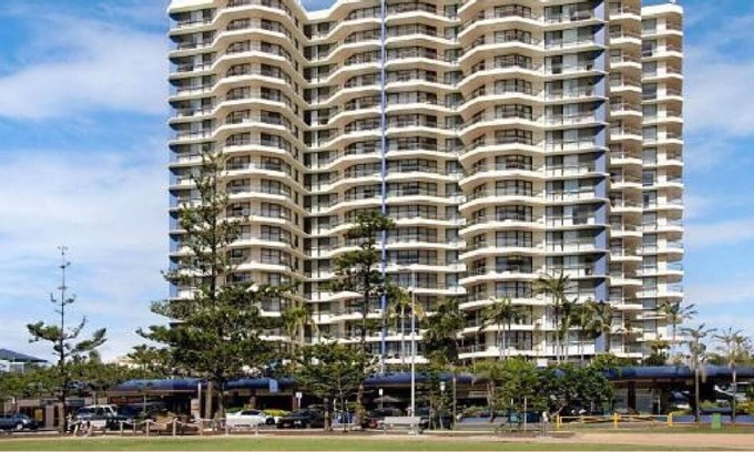 Coolangatta Resort | Beach front unit Coolangatta, available 17th to 24th December 2022