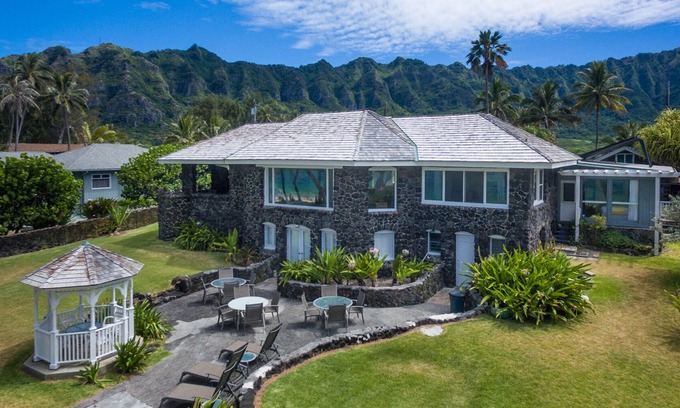 Waimanalo Beach House | Beach Front Waimanalo-Licensed #1990/NUC-1689 - White Sand Beach!