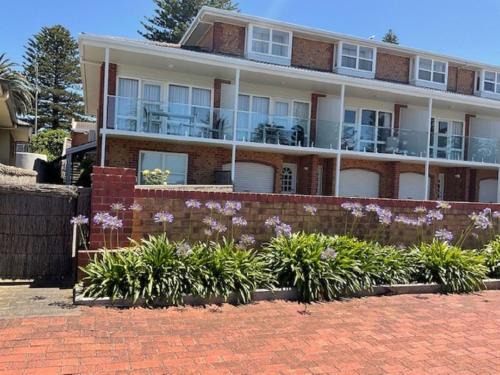 Victor Harbor House | Beach Front with Amazing Ocean Views