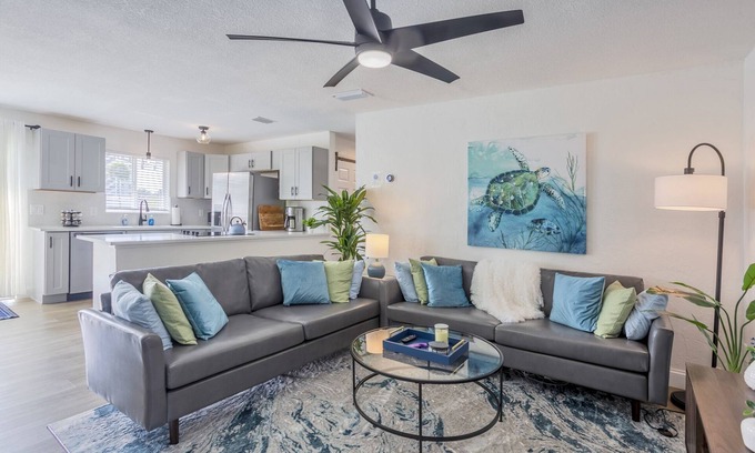 Dunedin Condo | Beach Gear Provided Free Beach Pass To Honeymoon Island 2 King Beds Fast Wi-fi