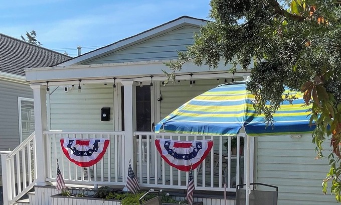 Point Pleasant Beach Cottage | Beach Getaway 😎 Beach Cottage Steps from the Beach Private parking