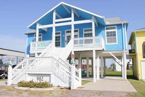 Crystal Beach House | Beach Getaway at 2 Pelicans Walk to the Water