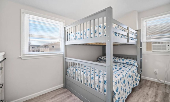 Southend Condo | Beach Getaway + Parking + 2 blocks to Beach!