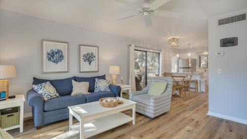 Palmetto Dunes Villa | Beach Getaway, Lagoon, Private Deck