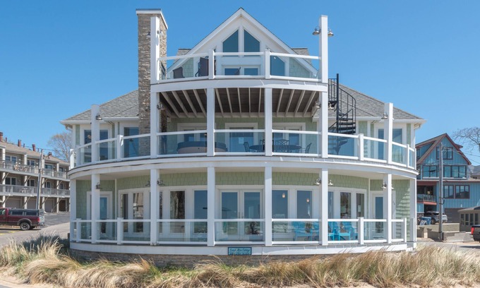 South Haven House | Beach Glass Cottage on North Beach w/Hot Tub - Unforgettable Views