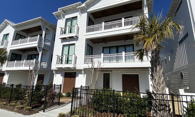 Wrightsville Beach Apartment | Beach Happy by Sea Scape Properties