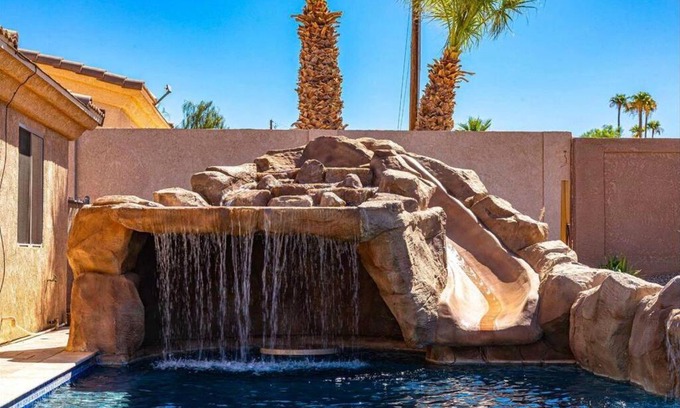 Lake Havasu City House | Beach Happy-Lake Close-Private Waterpark Oasis -sleeps 14