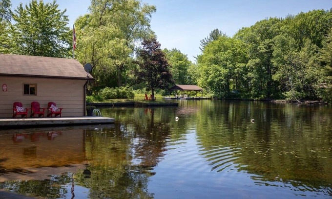 Bracebridge House | Beach Haven A Charming Lake Muskoka family cottage