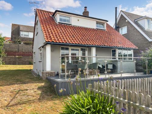 Sheringham House | Beach Haven