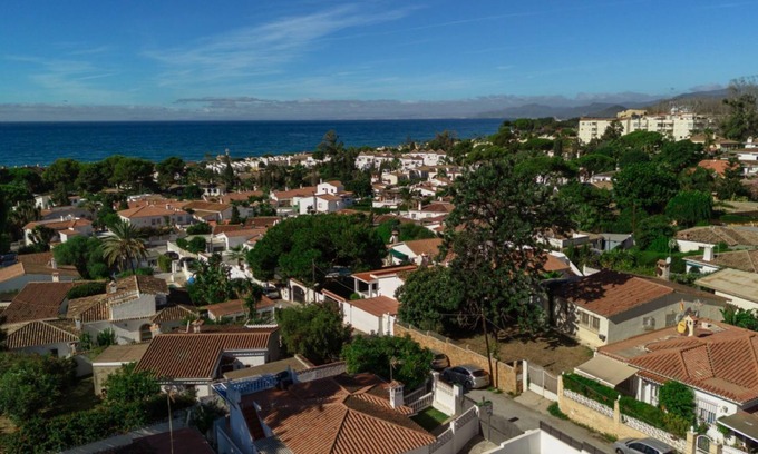 Urbanizacion Costabella House | Beach holiday home with private terrace and barbecue, Costabella