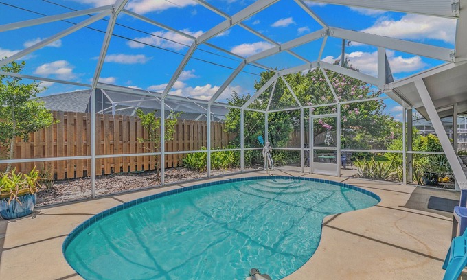 Ocean Grove Terrace House | Beach House! 5 Min Walk 2 Sand! Heated Pool and Hot Tub! Monthly Discounts!