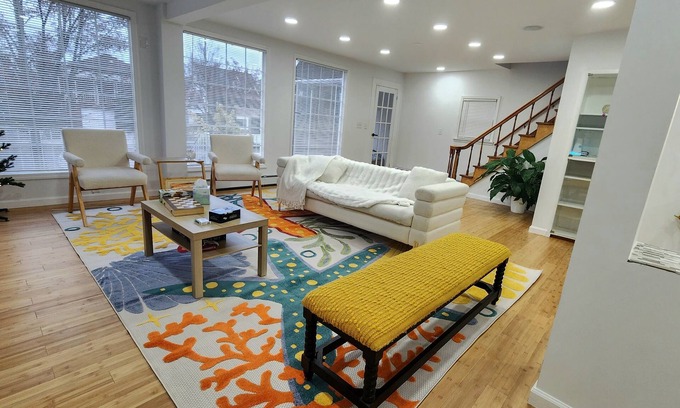 Long Beach House | BEACH HOUSE, FIVE Minutes walk to the beach, Very Spacious