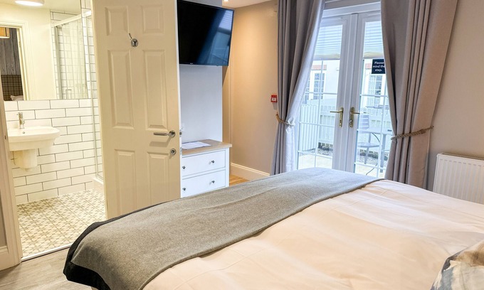 Seahouses Hotel | Beach House Hotel
