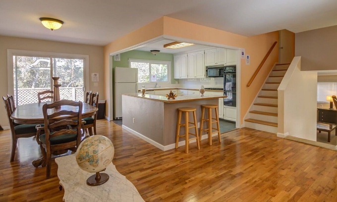 Del Rey Oaks House | Beach house in the woods, best of both worlds!