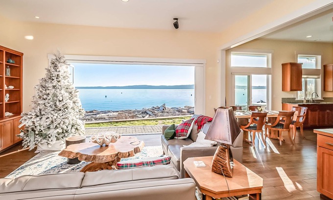 Camano Island House | Beach house no-bank waterfront 4-bedroom vacation home on Camano Island