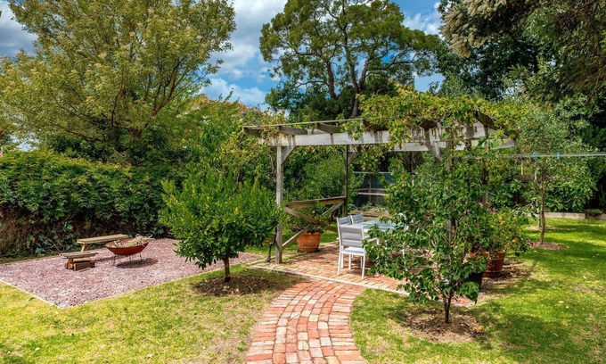 Inverloch Cottage | Beach House on Bayview