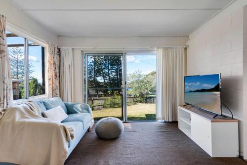 Narrawallee House | Beach House on Booth