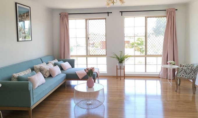 Hallett Cove House | Beach House: Seaviews FastWifi Espresso 6BR 3Bath Netflix