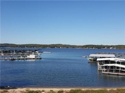 Lake Ozark House | Beach House Sleep 20 with VIP pkg, Bachelor Parties Welcomed