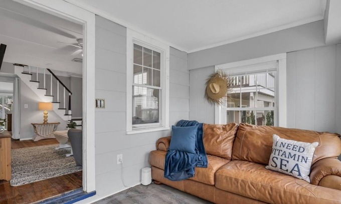 Manasquan House | Beach house! Sleeps 8, off street parking