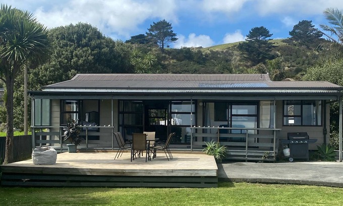 Omapere House | Beach House - Stunning Sunsets directly looking at Hokianga Bar