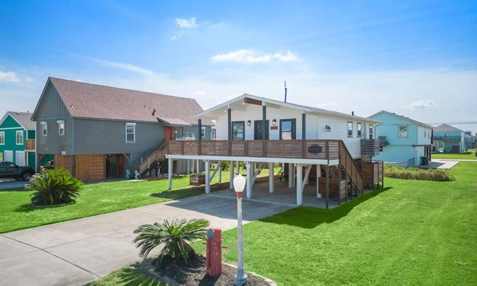 Galveston House | Beach House with Luxury Bath, Steps to the Ocean