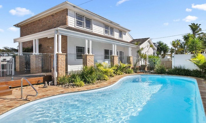 Copacabana House | Beach House with Pool at Copacabana