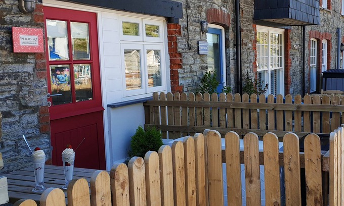 Trebarwith Strand Cottage | BEACH HUT, pet friendly, with a garden in Trebarwith Strand