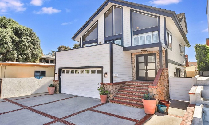 Pierpont Bay House | Beach Just Steps Away, Ocean Views, Spa, Dog Friendly & Free! Pierpont Ventura